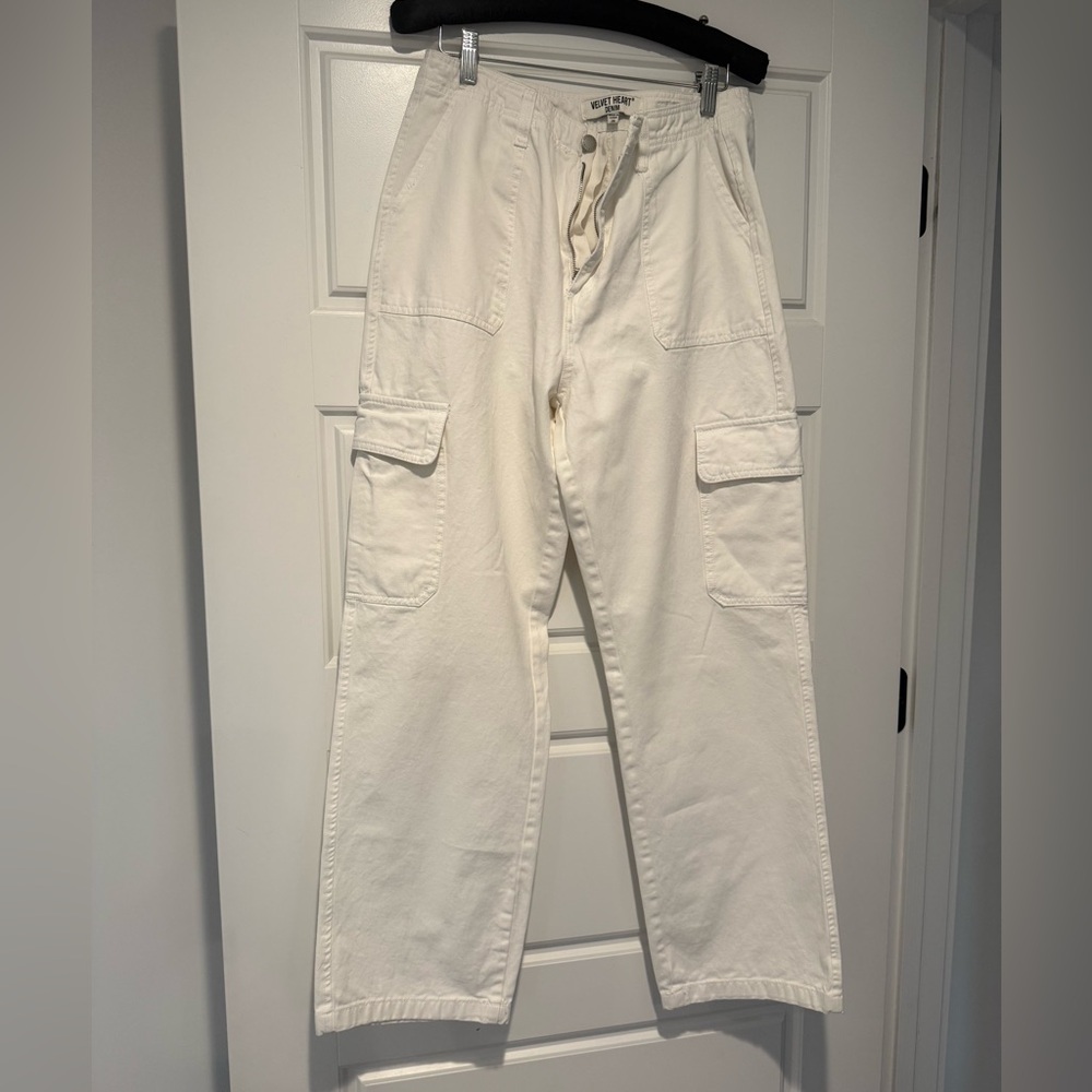 🔴5 for $25- NWOT Velvet Heart Bradley Cargo White Cream Pants Size 29